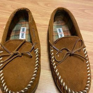Men’s Minnetonka slippers -9